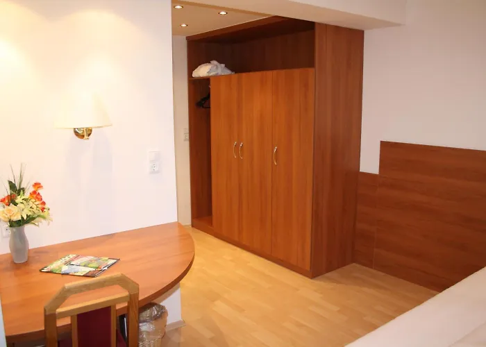 Haus Hildegunde בית הארחה 2*